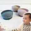 【名入れ無料】 シリコン ボウル ベビー 吸盤 BABY BOWL 赤ちゃん キッズ こども ひっくり返らない 食器 お椀 離乳 出産祝い ギフト 誕生日 プレゼント くすみカラー ブルー ピンク モカ ベージュ