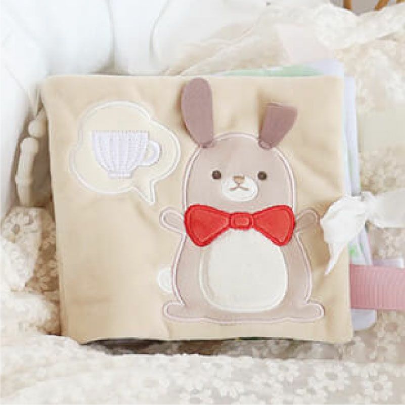 amanoppo ふんわりえほん 布絵本 うさぎたちのお茶会 ネームタグ cocory friends おもちゃ ベビー 赤ちゃん 幼児 知育 音 0歳 1歳 育児 マタニティ プレママ ギフト  プレゼント 出産祝い プレゼント