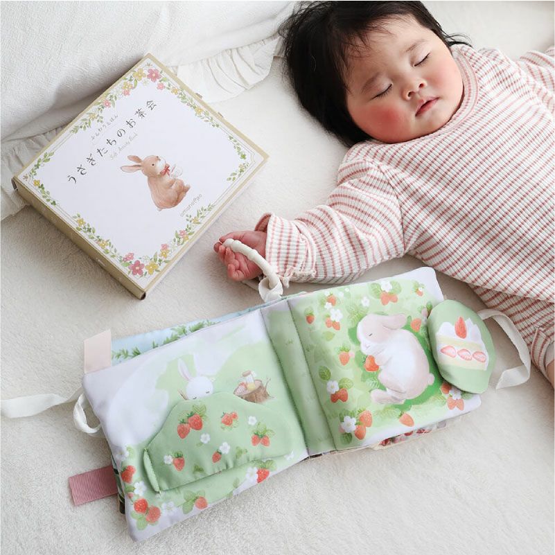 amanoppo ふんわりえほん 布絵本 うさぎたちのお茶会 ネームタグ cocory friends おもちゃ ベビー 赤ちゃん 幼児 知育 音 0歳 1歳 育児 マタニティ プレママ ギフト  プレゼント 出産祝い プレゼント