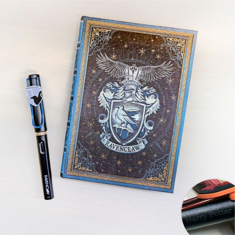 【名入れ無料】　ラミー サファリ LAMY Safari ハリーポッター Harry Potter ハリポタ 万年筆 ペーパーブランクス Paperblanks レイブンクロー ホグワーツ ミディ 罫線 ノート 2点セット 誕生日 ギフト 推し活